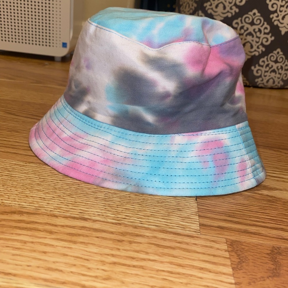 Tie dye bucket hat.